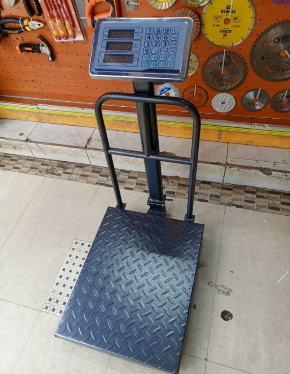 9bab4aa4-dba6-4e55-a62b-26387afc0899 150kg digital platform scale with a guard rail - Image 1