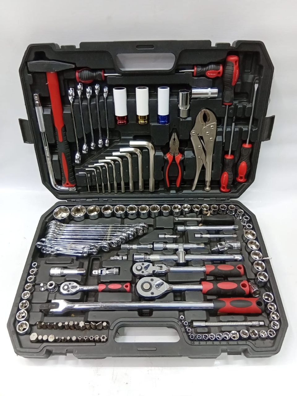 e22a3098-c1d7-4c72-a392-470df0238557 142-piece professional mechanic socket tool kit - Image 1