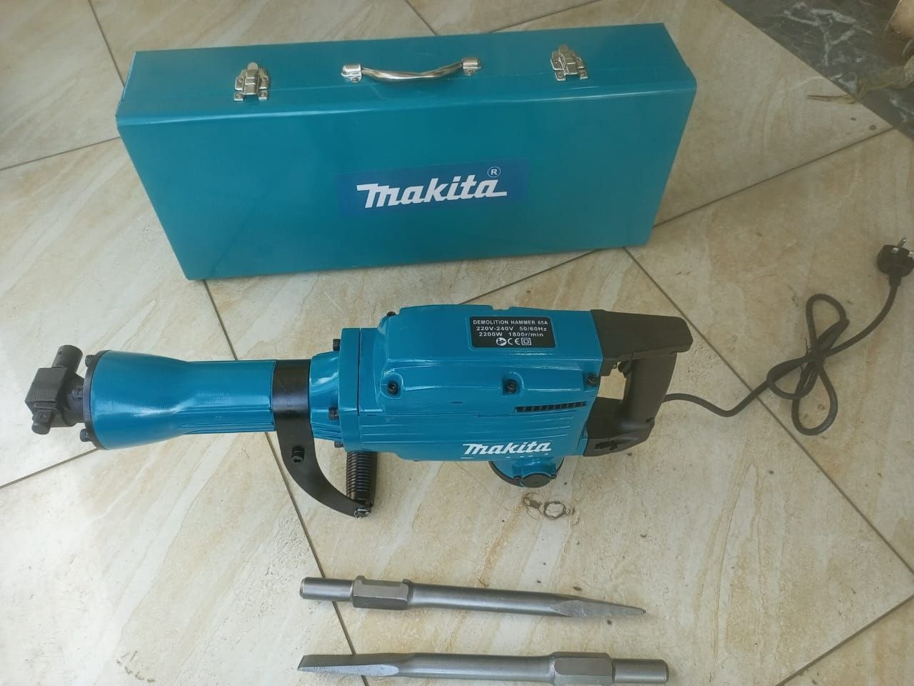 04aabbab-16be-460a-9180-80f81d602934 Makita electric demolition hammer (jackhammer) - Image 1
