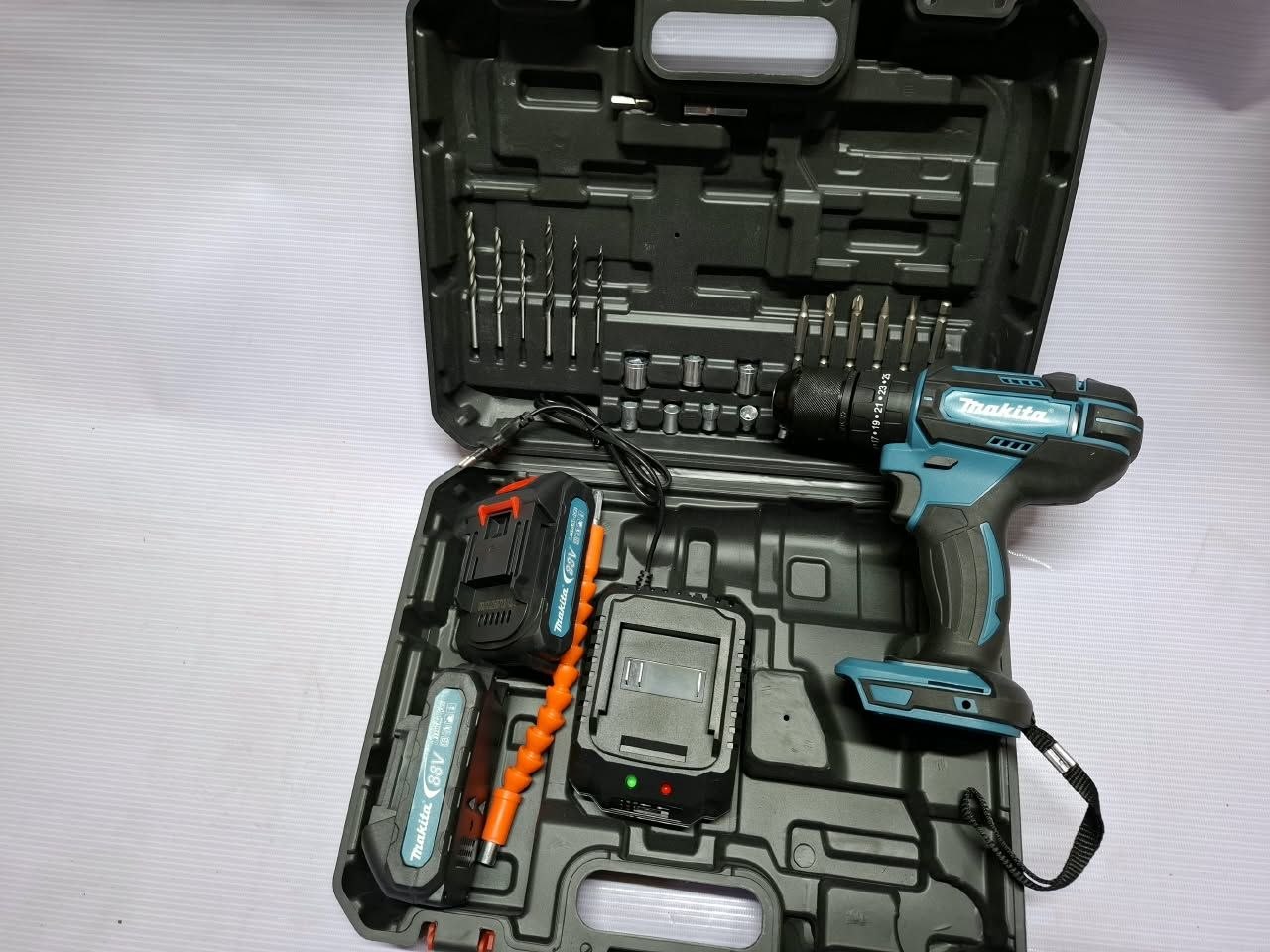 171d7a7f-b077-42db-ac2a-28a8b706c18e Makita cordless drill and accessory kit 88V - Image 1
