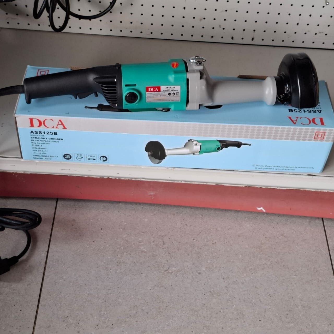 accb24d5-d3f9-480b-af3e-537bb3c6a17f DCA ASS125B Straight Grinder 710W - Image 1