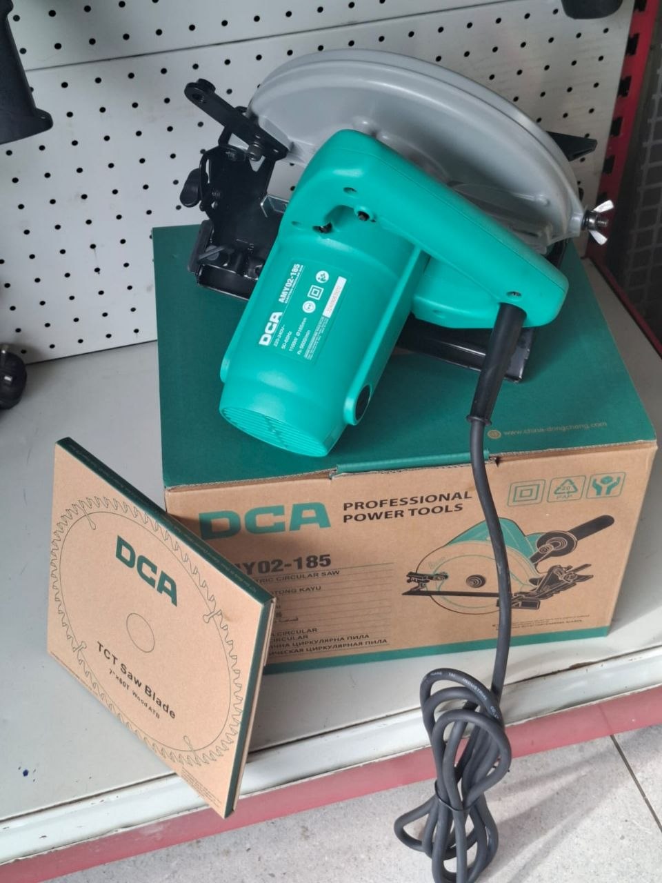 e93a5b9a-4e7e-4c22-8cf3-c07ce3f1169d DCA 7-Inch / 7-1/4 Inch Electric Circular Saw (Model AMY02-185) - Image 1