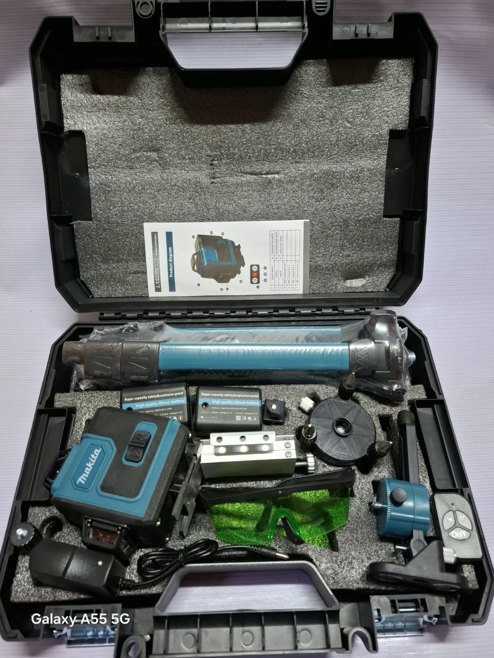 f50b23f2-7ac2-4998-b360-a644adad34b5 Makita 16-Line 4D Green Laser Level Kit - Image 1